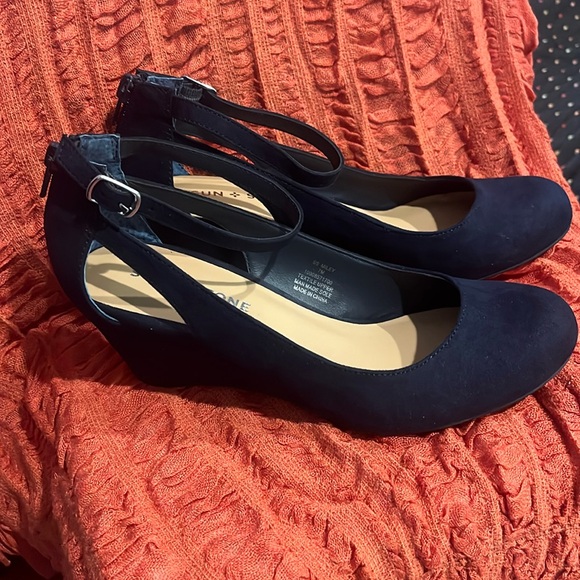 New Ankle Strap Wedges - Picture 2 of 3